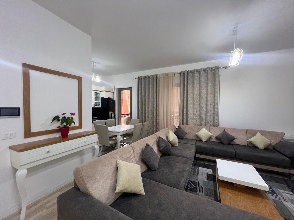 📣 QERA Apartament 2+1 📍 Kompleksi Delijorgji 🛣️ Rruga e "Kavajes" ✨   🏢 Ndertim i Ri  🪜 Kati 7 (Me Ashensor) 🛋️ Totalisht i Mobiluar   💶 Çmimi 1.200 Euro