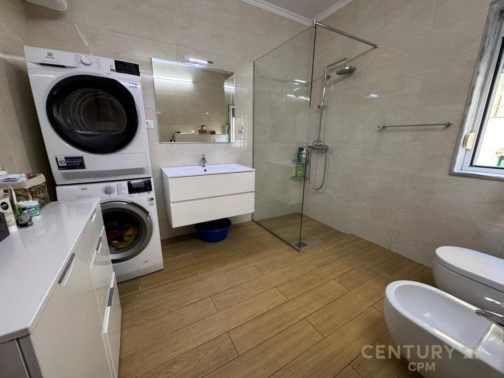 APARTAMENTI 2+1+2 ME QIRA NE ISH BLLOK