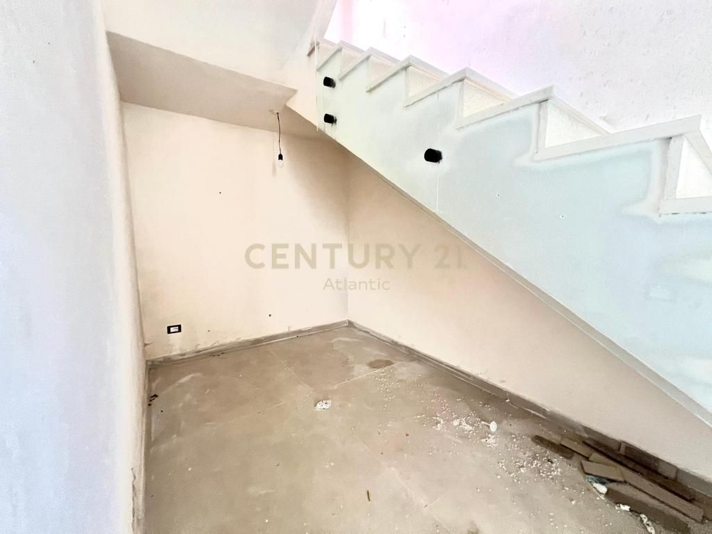 SHITET VILE NE GJIRI TE LALZIT