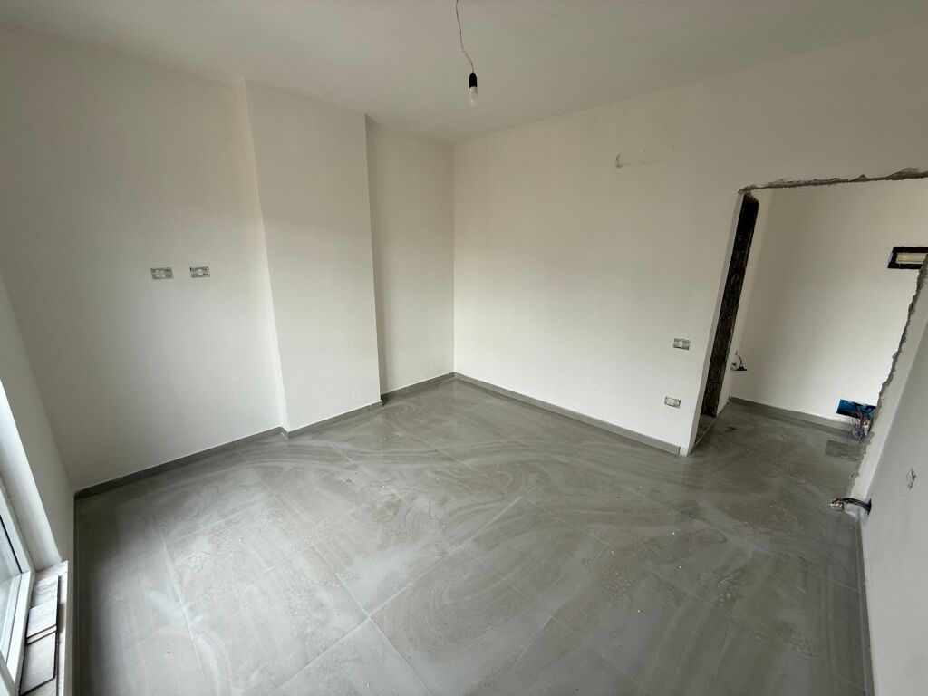 📣 SHITET Apartament 1+1 me Post Parking 📍 Rruga "Jordan Misja", Prane Kompeksit "Ndregjoni" ✨  