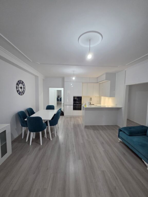 APARTAMENT PER SHITJE 2+1+2+GARAZHD (21 DHJETORI)