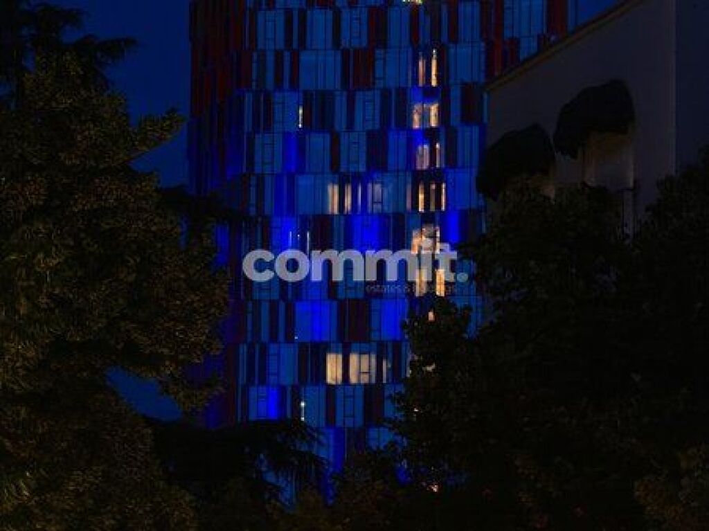 Ufficio Premium nel Viale “Dëshmorët e Kombit”