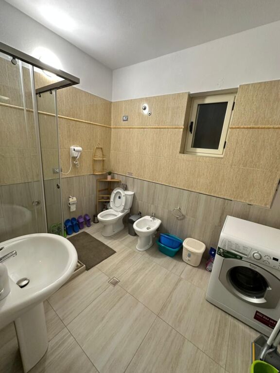 JEPET ME QERA KATI I DYTE I NJE VILE PRIVATE 1+1+2 PRANE SPITALIT,DURRRES