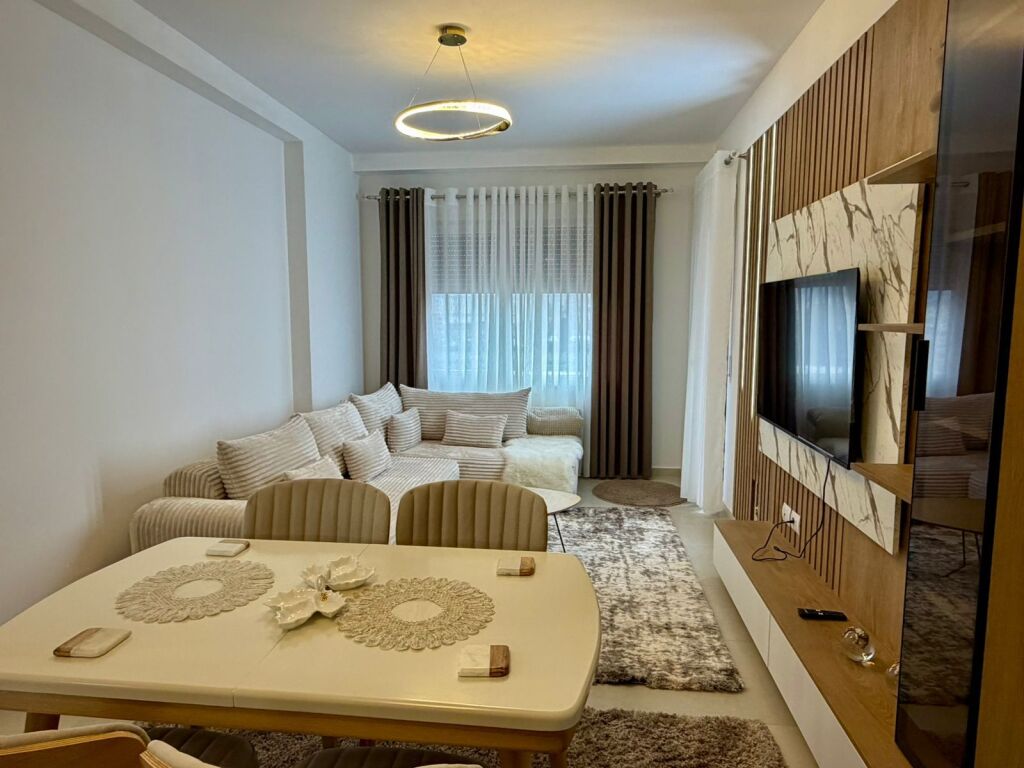 🏡 Apartament 2+1 + Parkim – Rruga Bedri Karapici