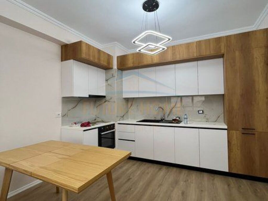 Qera, Apartament 2+1+Post Parkimi, Unaza e Re, Tiranë