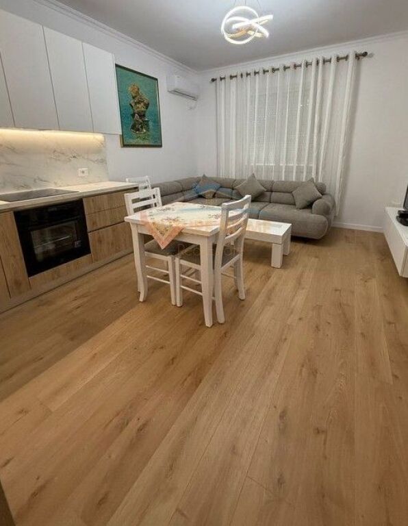 Affitto, Appartamento 2+1, Via Kongresi i Manastirit, Tirana.