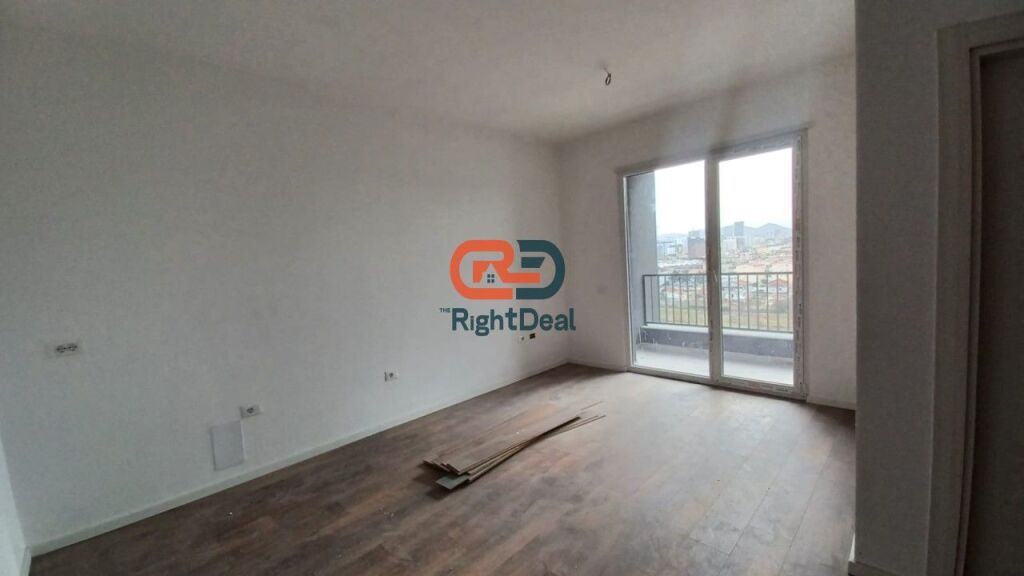 Tek Golden Hands Ne Paskuqan, Shitet Apartament 2+1, Me Orientim Perfekt!!!