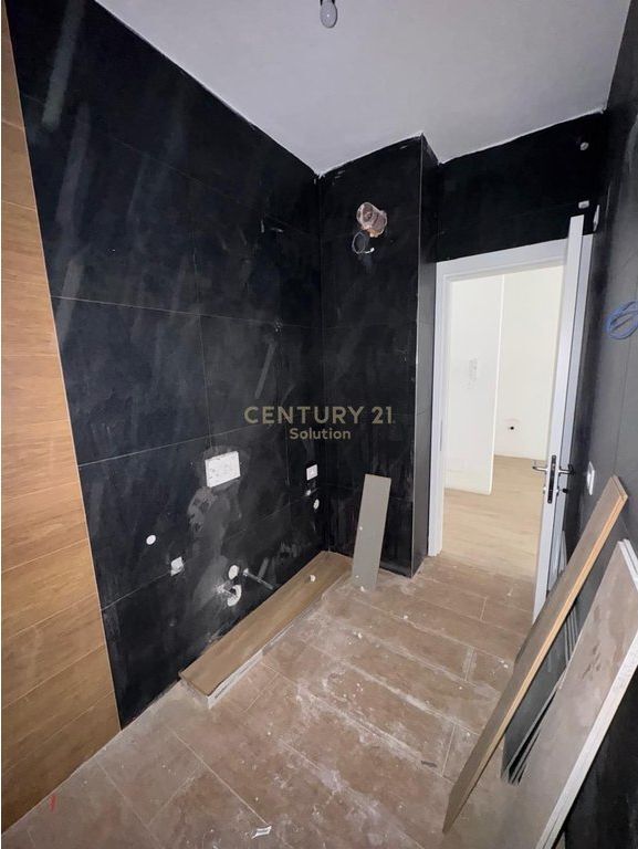 APARTAMENT 1+1 + POST PARKIMI TIRANA ENTRY 2