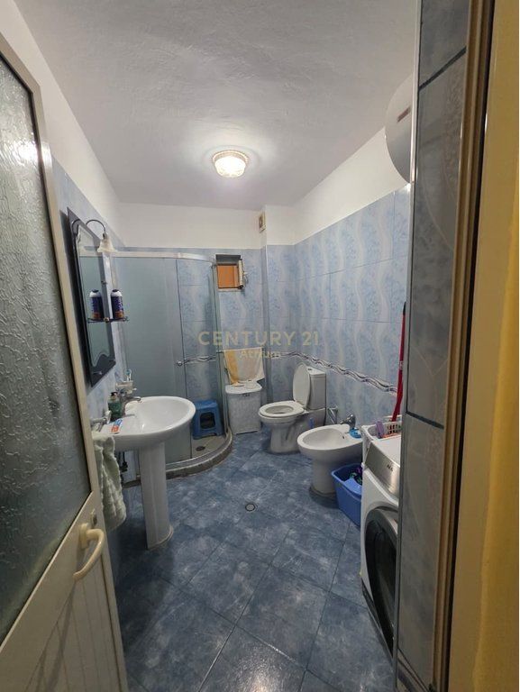 SHITET APARTAMENT 2+1 NE ZONEN E OXHAKUT