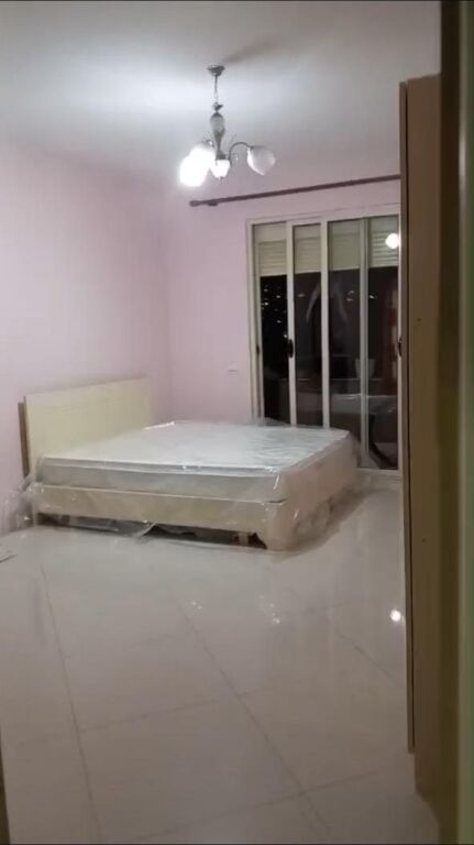 🏢Yzberisht,Pallatet E88 jepet me qera apartament ,2+1+2,i mobiluar 50,000Leke