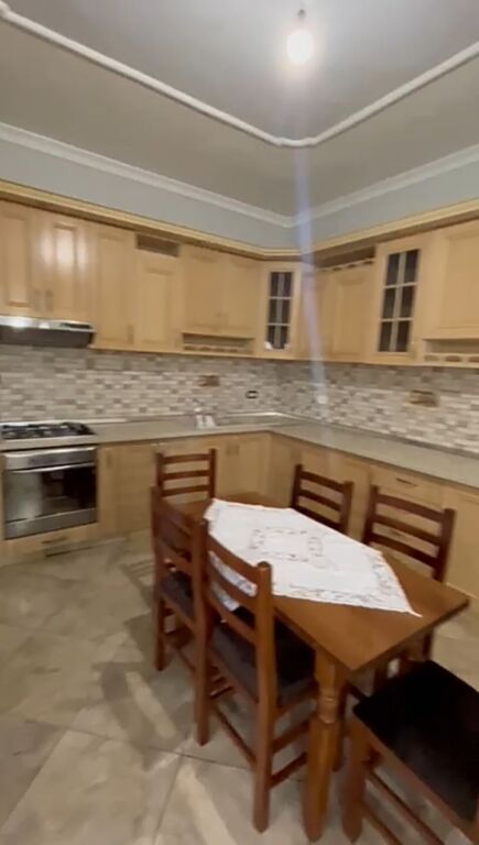 Per qira kati 2 vile ne Porcelan