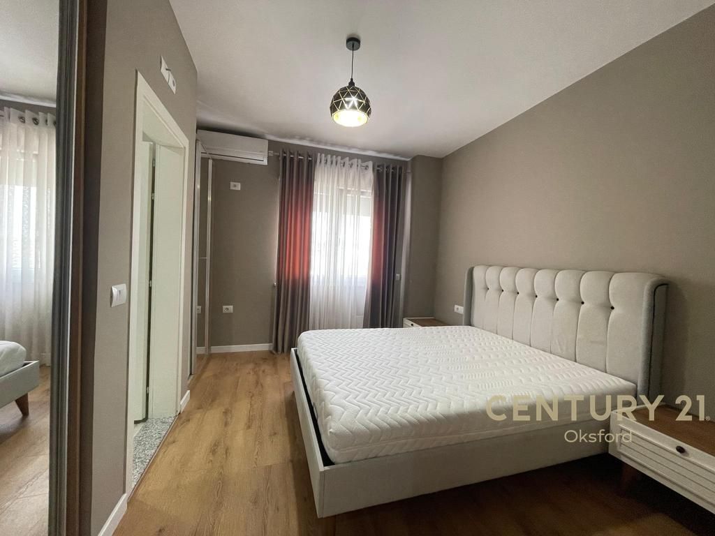 JEPET APARTAMENT ME QERA 2+1+2 DHE POST PARKIMI TEK KOPSHTI BOTANIK