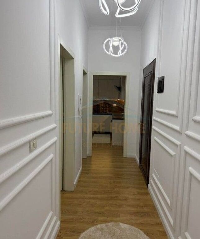 Shitet, Apartament 2+1, Unaza e Re