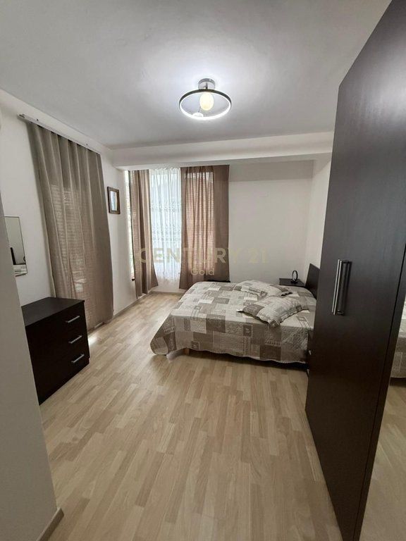 JEPET ME QERA DUPLEX 2+1+2+VERANDE TE REZIDENCA KODRA E DIELLIT 1! 1,100 € /Muaj Sip. Totale  120m2