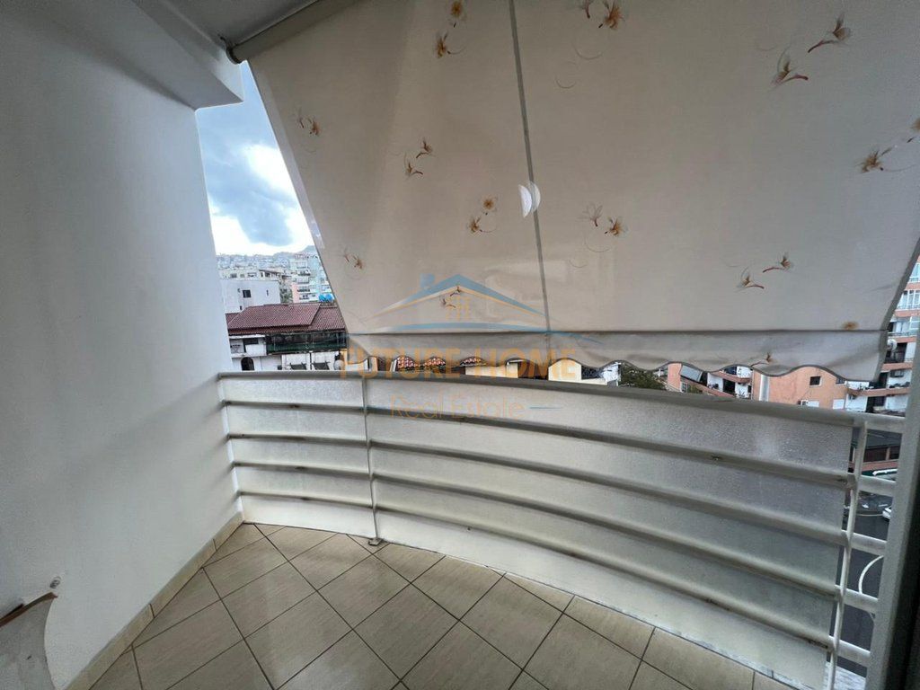 Shitet apartament 2+1+2 komuna e parisit