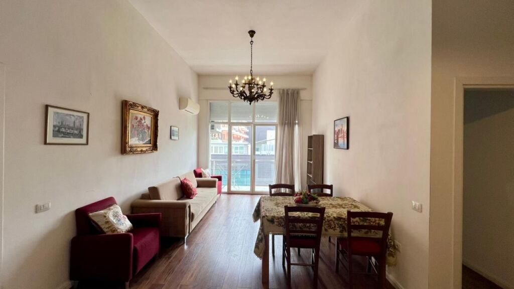 Me Qera : 2+1+2wc📍Zogu i Zi (Ring Center) - Pallat i Ri - 650€- S.110m² || Shume prane rrethrrotullimit🔥