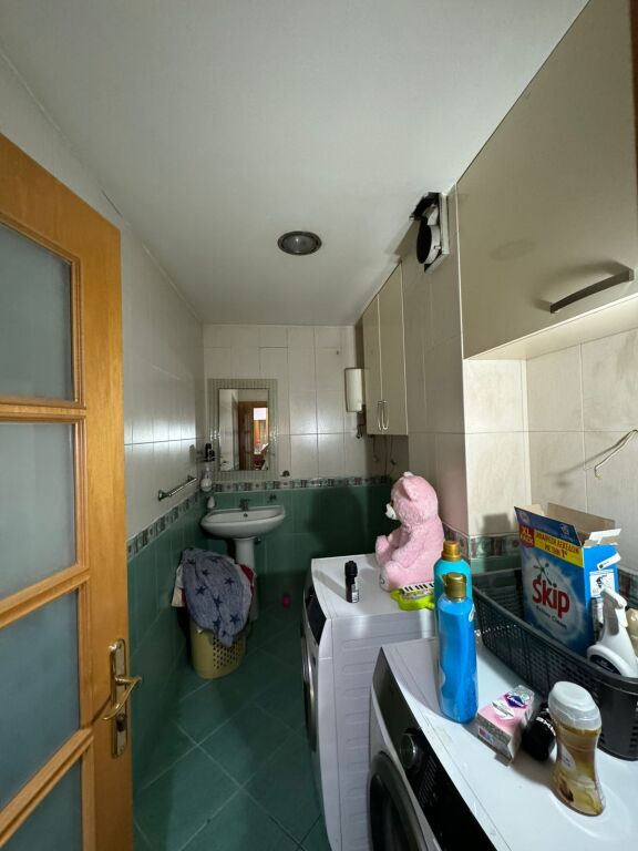 Shitet apartament 2+1+2+verandë ne Don Bosko!