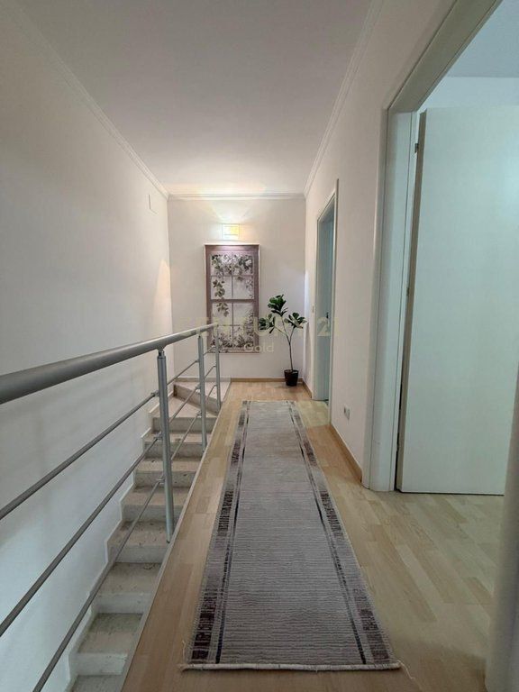 JEPET ME QERA DUPLEX 2+1+2+VERANDE TE REZIDENCA KODRA E DIELLIT 1!