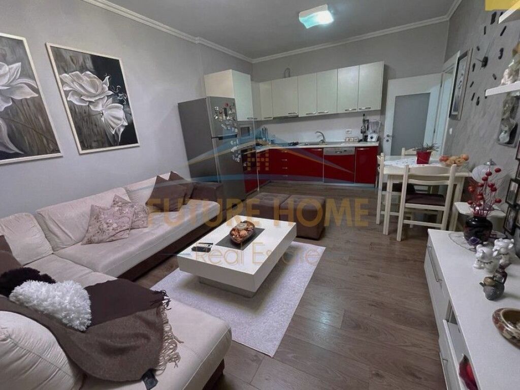 Shitet, Apartament 2+1, Rruga Babë Rexha, Tiranë.