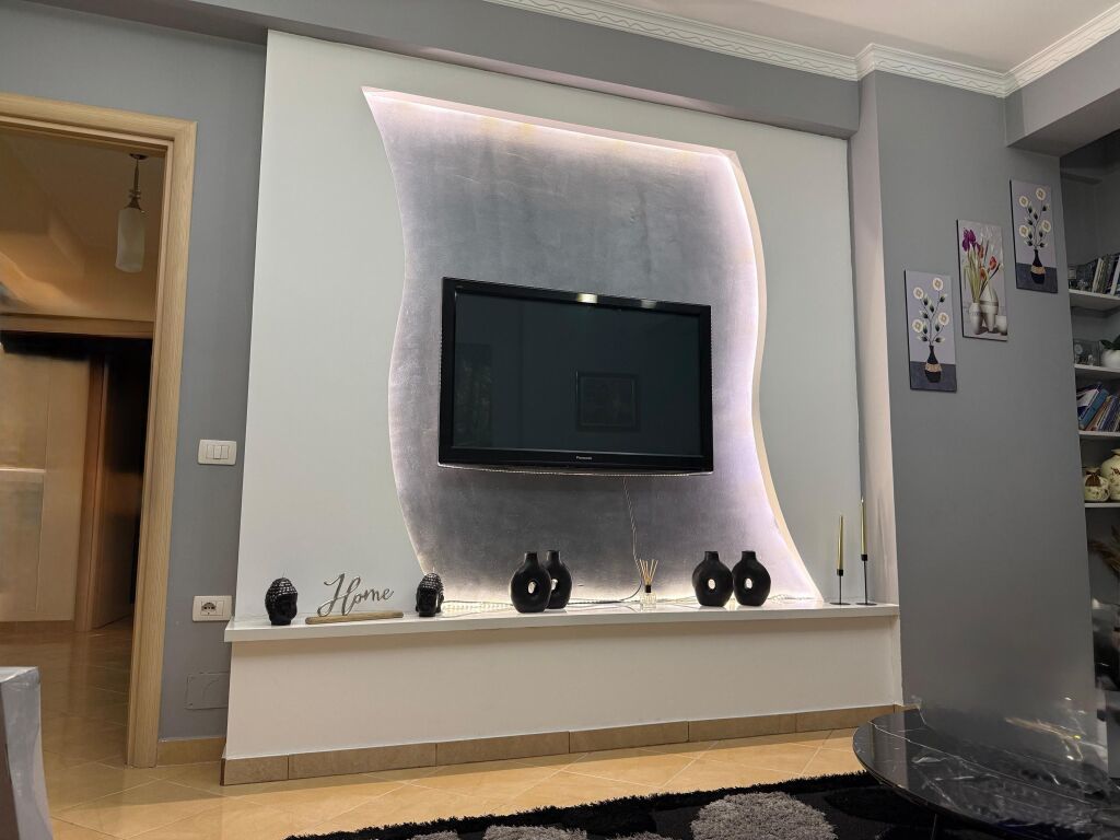 🏡✨ APARTAMENT 2+1 ME QIRA – PRANË BASHKISË, VLORË