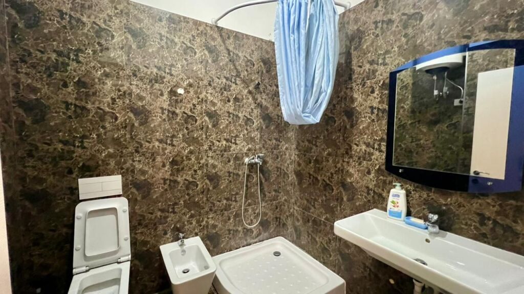 Me Qera : 2+1+2wc📍Zogu i Zi (Ring Center) - Pallat i Ri - 650€- S.110m² || Shume prane rrethrrotullimit🔥