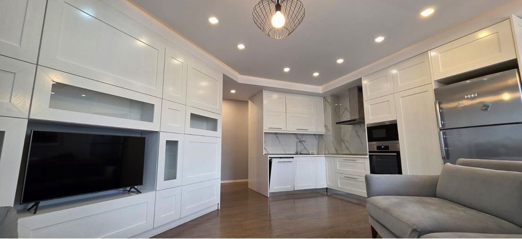 21 Dhjetori, Ish Parku! Ofrojmë për qira Apartament 2+1+2 te "Rezidenca Alba"!