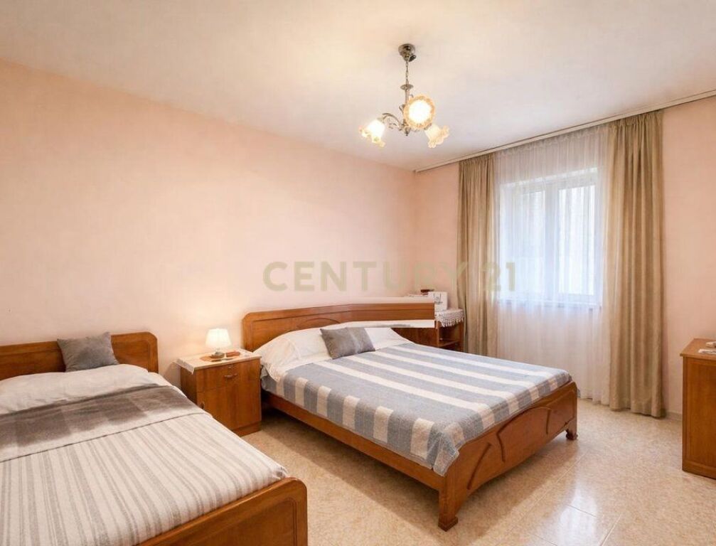 Apartament 2+1 ne shitje tek rruga Ferit Xhajko!