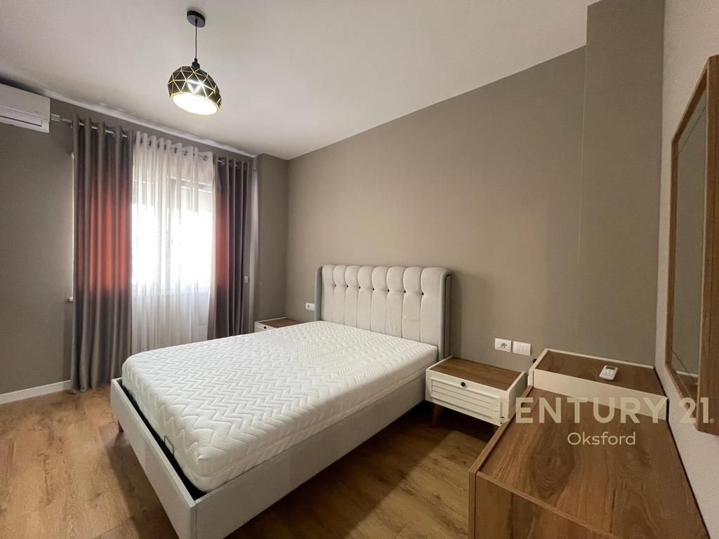 JEPET APARTAMENT ME QERA 2+1+2 DHE POST PARKIMI TEK KOPSHTI BOTANIK