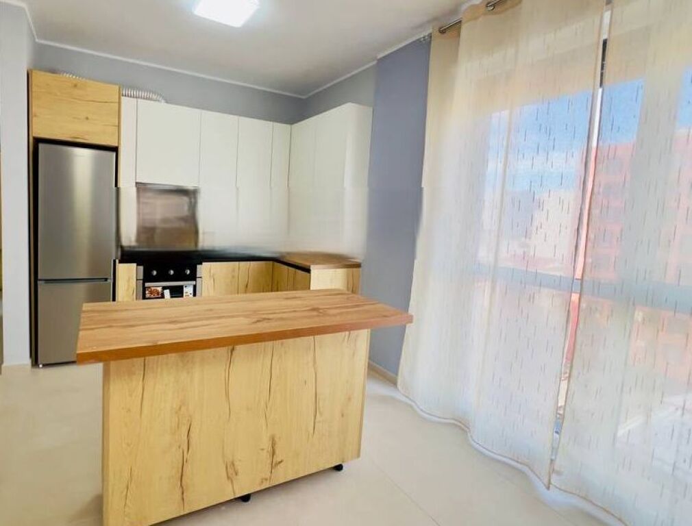 Apartament 2+1+2+2 Poste Parkimi tek 5-Maji, prane Concord Center!