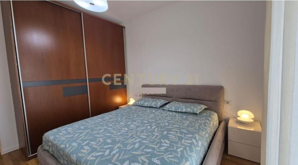 Apartament 2+1+2, me ballkon dhe pamje fantastike nga Liqeni dhe Kopshti Botanik