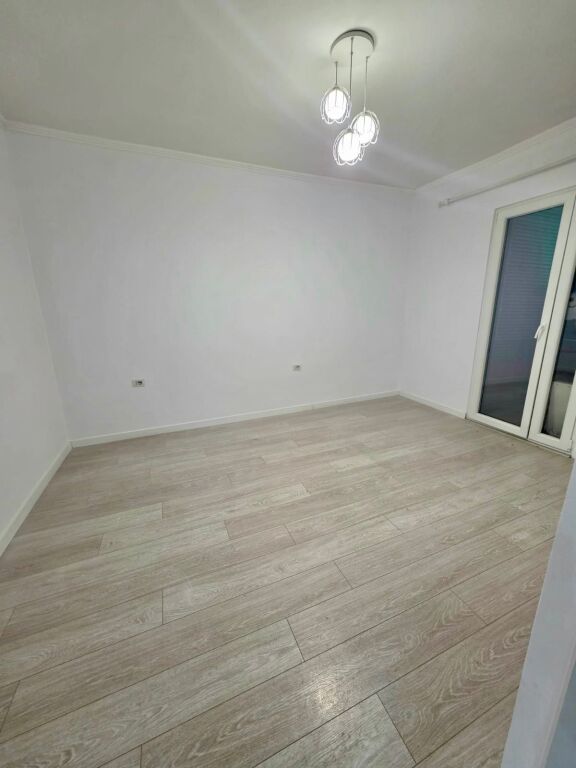 🏢 AFFITTO Ufficio 📍 Via "Kavajes", Di fronte a Square 21 ✨