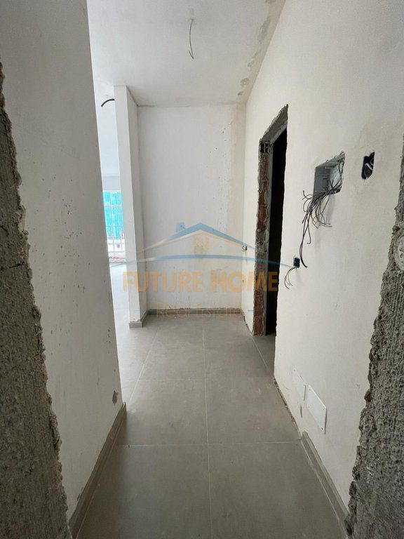 Shitet, Apartament 1+1, Rruga Babë Rexha, Tiranë.
