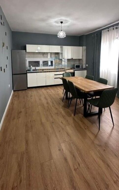 Qera,Apartament 2+1+2+Post Parkimi,Kopshti Botanik,Tiranë