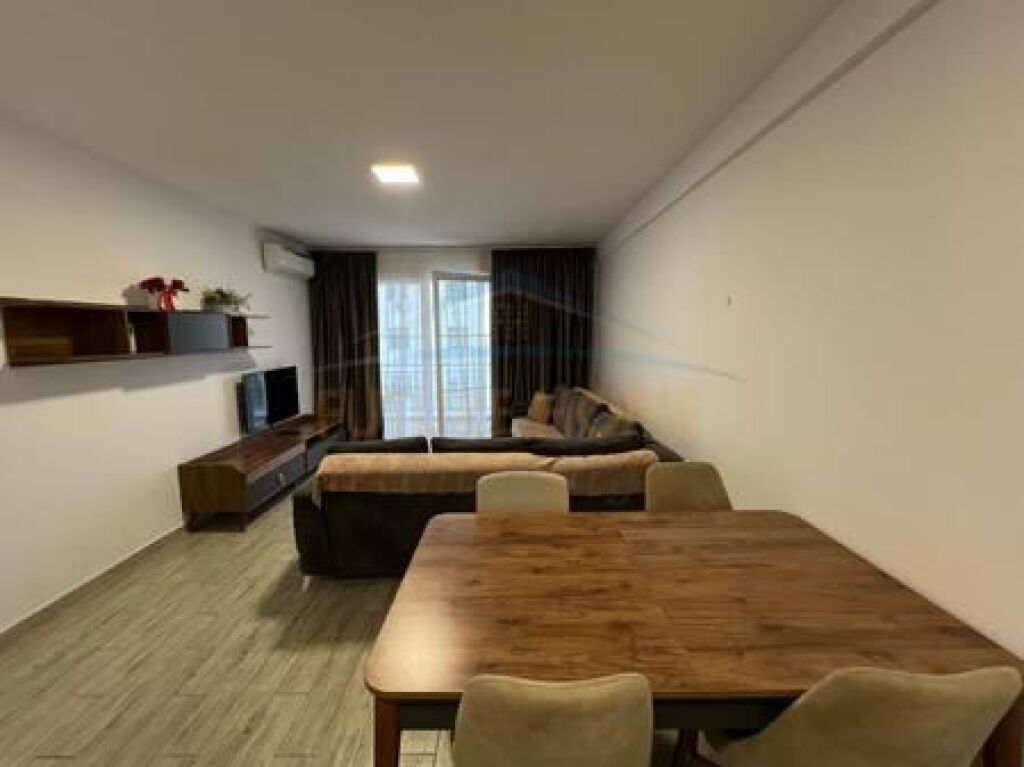 Qera, Apartament 1+1, Rruga 5 Maji, Tiranë.