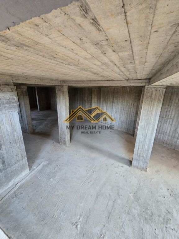 UNITÀ COMMERCIALE E CANTINA IN VENDITA PLEPA, DURRES!