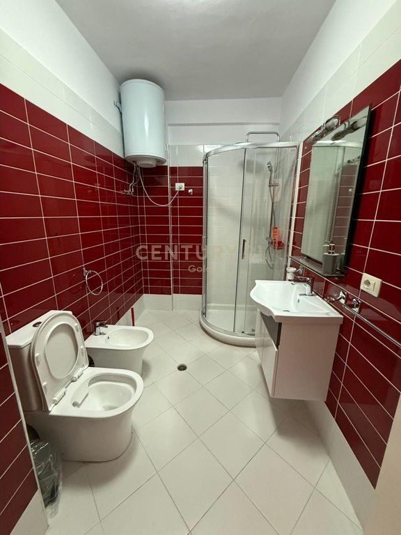 JEPET ME QERA DUPLEX 2+1+2+VERANDE TE REZIDENCA KODRA E DIELLIT 1!