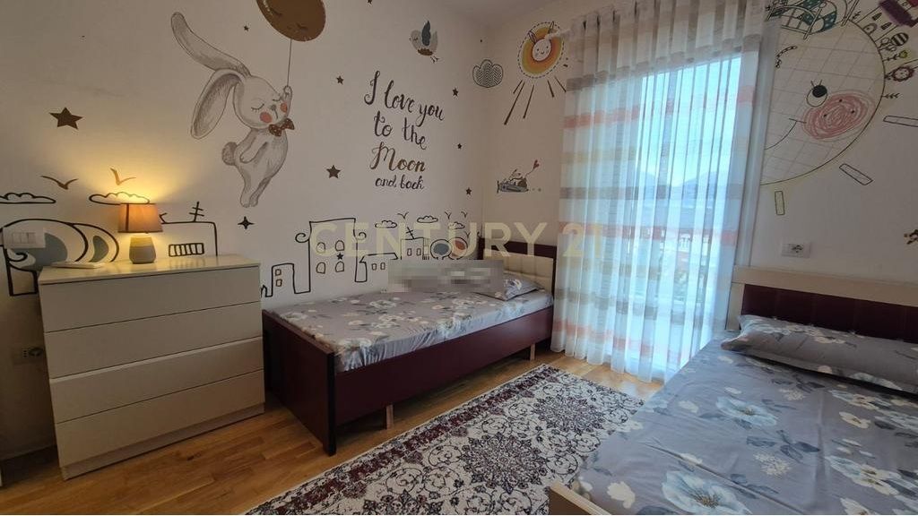 Apartament 2+1+2, me ballkon dhe pamje fantastike nga Liqeni dhe Kopshti Botanik