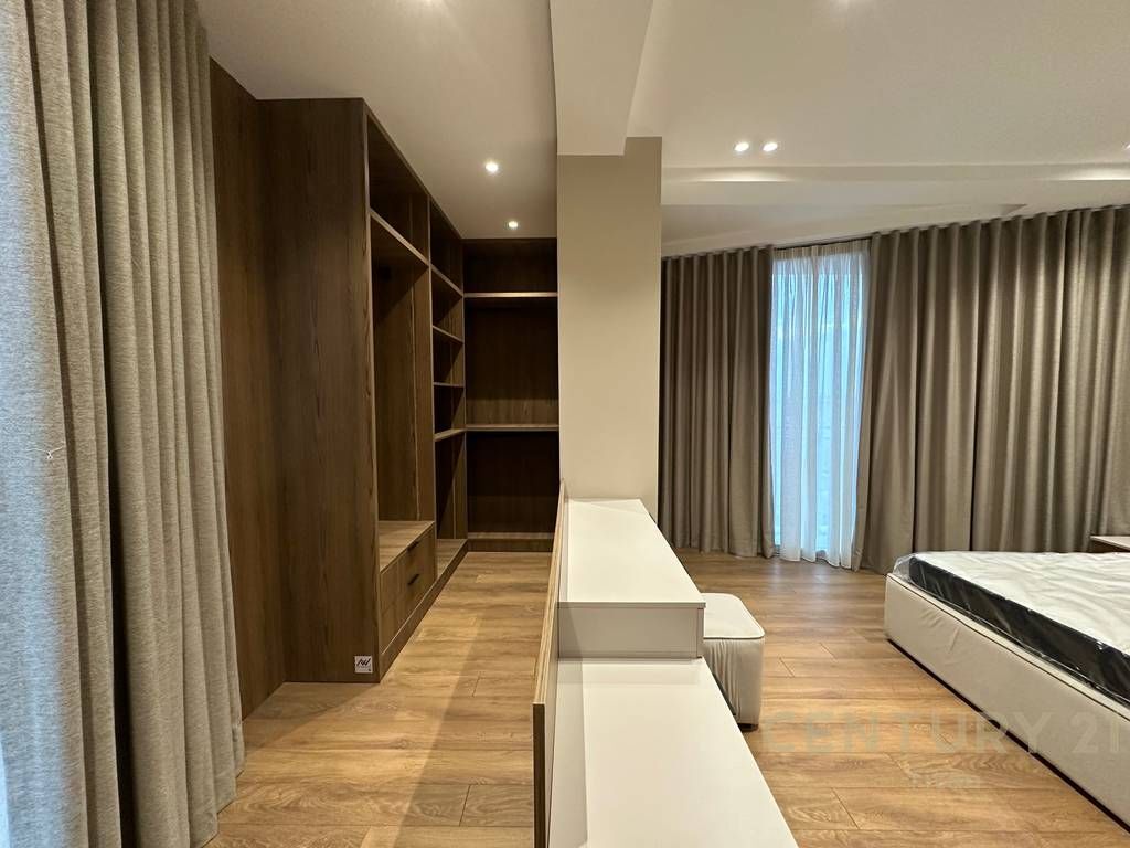 JEPET ME QERA APARTAMENT LUKSOZ TEK GOLDEN TOWER