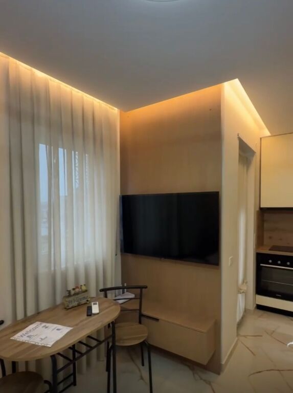 GARSONIERE ME QIRA,Qender Tirane