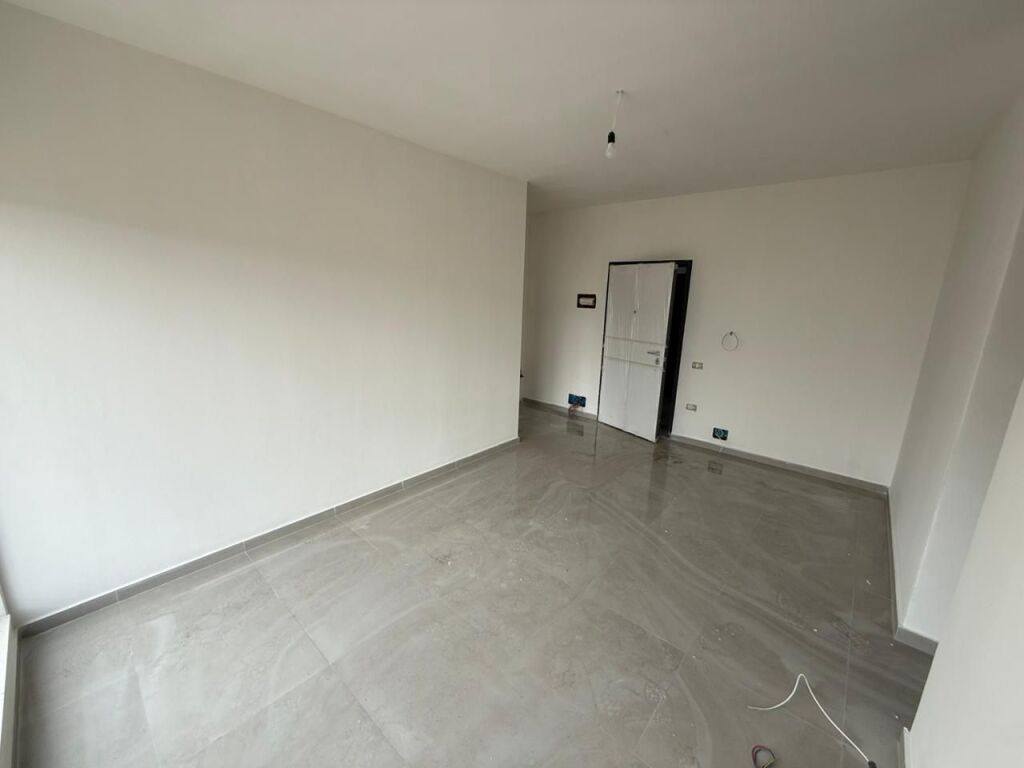 📣 SHITET Apartament 1+1 me Post Parking 📍 Rruga "Jordan Misja", Prane Kompeksit "Ndregjoni" ✨  🏢 Ndertim i Ri 🪜 Kati 3 (Banim) 📐 Siperfaqe Bruto 64.55 m2 📐 Siperfaqe Neto 57.63 m2  💶 Cmimi 150.000 Euro