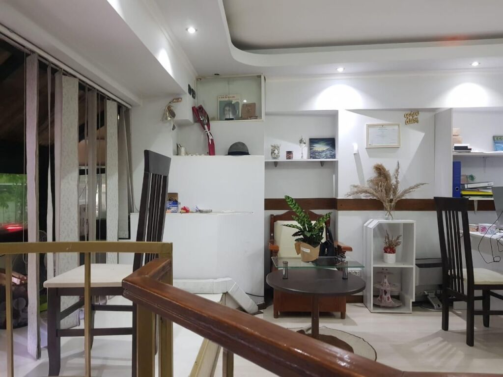 🏢Via Mine Peza locale commerciale in affitto, con una superficie di 20m2, Vuoto 35.000 Leke (Netto)