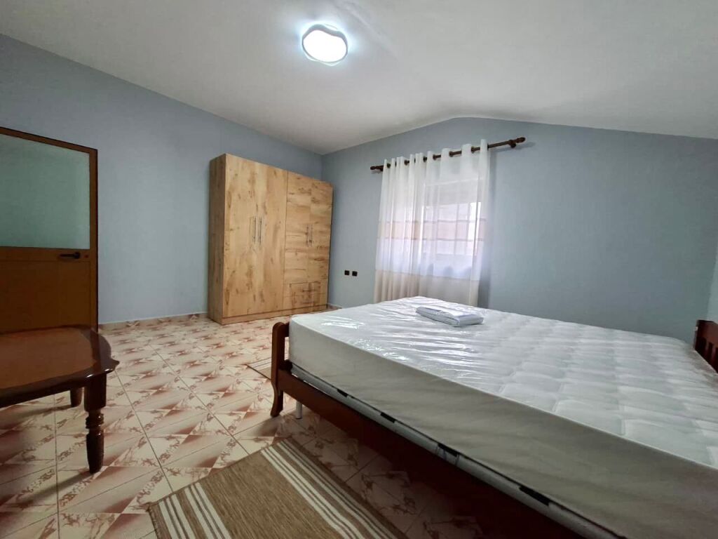 Jepet Me Qira : Apartament 2+1 &amp; 1 BLLK (📍Laprakë / Rr.Azem Galica ) ✨️ Hera e parë me qera 🔥🔥