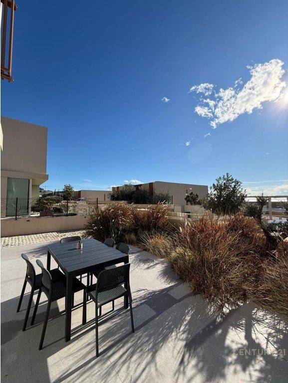 SHITET VILE NE GREEN COAST, VILLAGE,PALASE