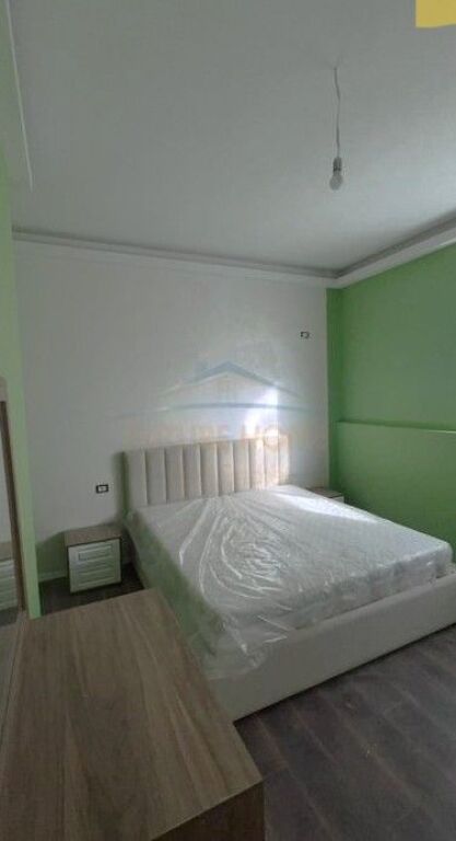 Shitet, Apartament 1+1, Fresku , Tiranë