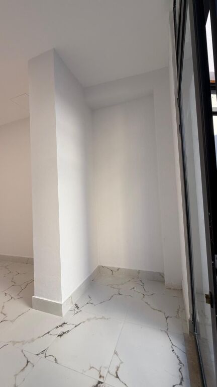 Negozio in affitto, Mine Peza!