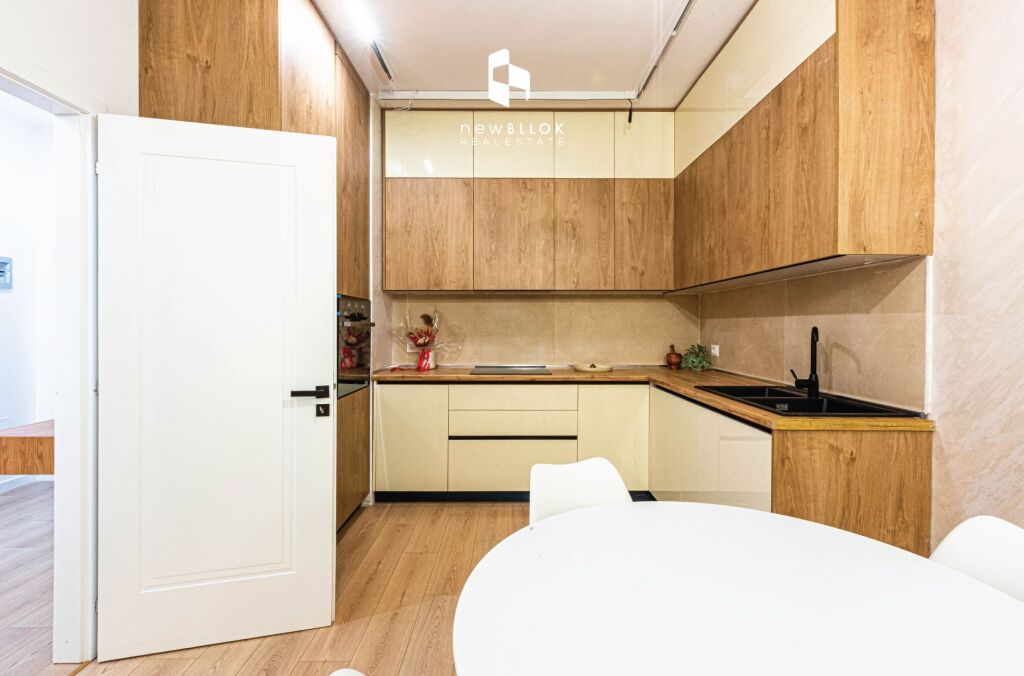 🔥Apartament Hera e Parë me qira: 2+1 &amp; Ballkon || (📍Qendër të Tiranës - Brenda qendrës Galeria)  || 1300€/Muaj 100% E re 🔥