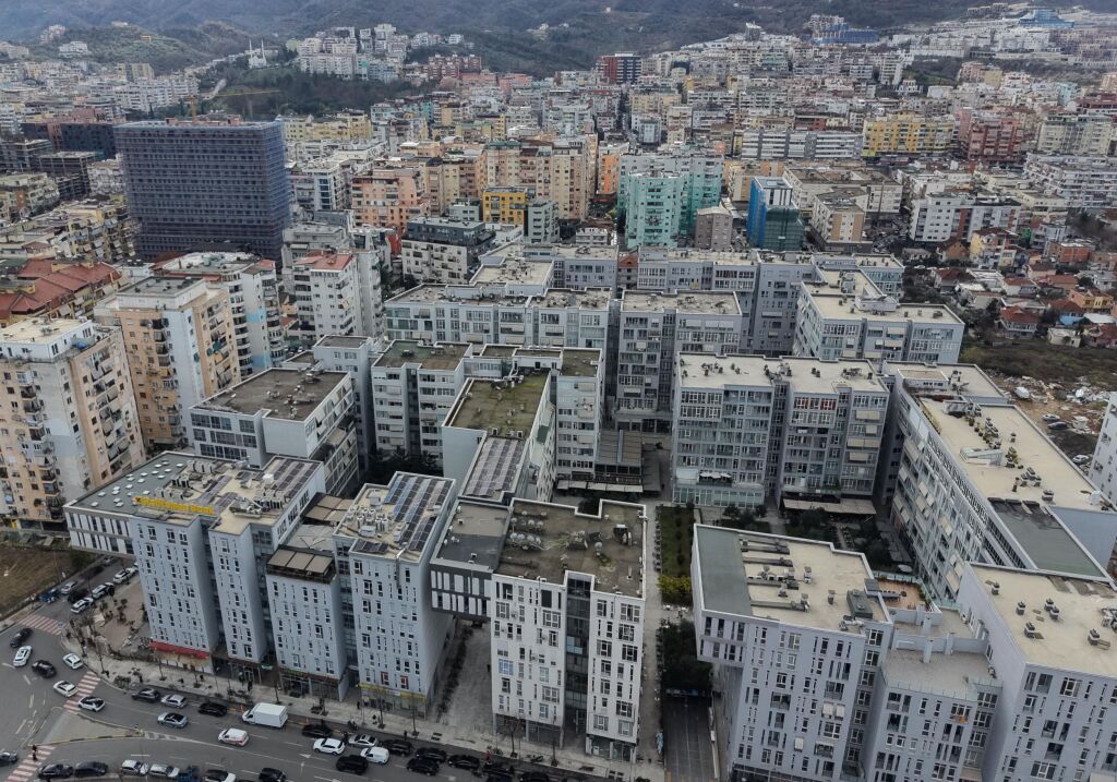 APARTAMENT 1+1 per QIRA tek kika 2