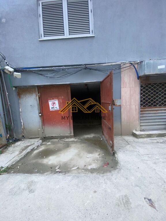 JEPET GARAZH ME QERA NE VOLLGA