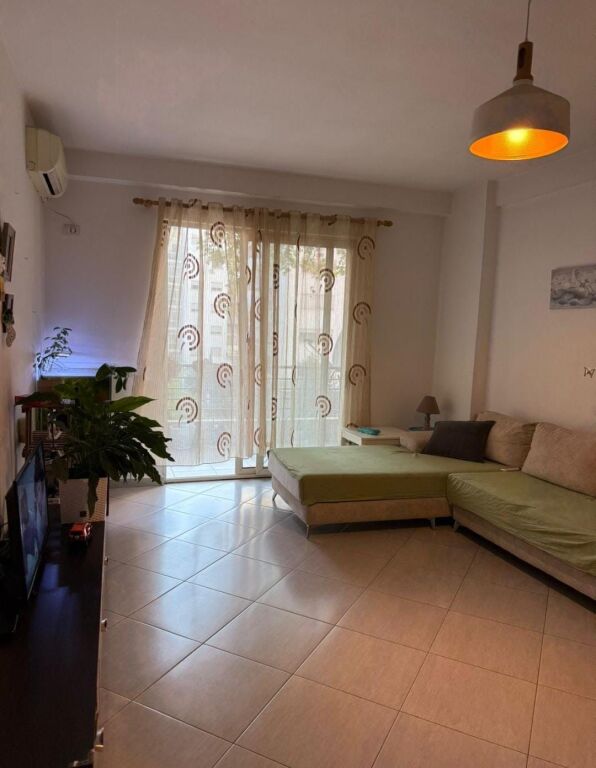 Apartament 2+1, Astir!