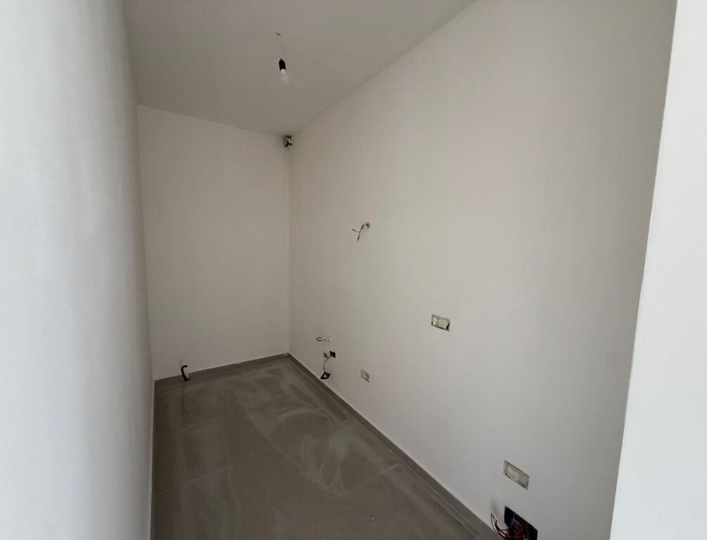 📣 SHITET Apartament 1+1 me Post Parking 📍 Rruga "Jordan Misja", Prane Kompeksit "Ndregjoni" ✨  
